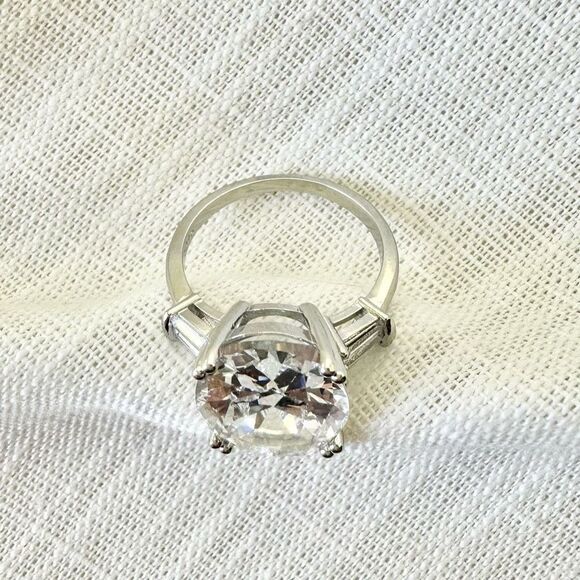 Sterling Silver Solitaire 5.5ct Oval CZ Engagement Ring Set  Oval cut cubic zirconia ring